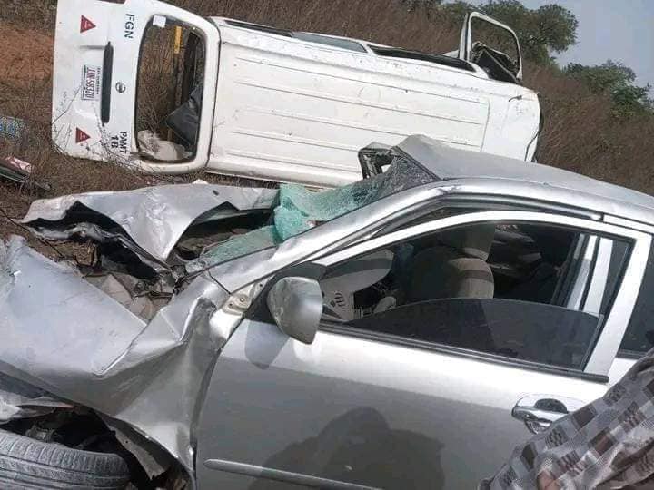 Bride, her brother-in-law, five bridesmaids and 6 others killed in Niger state auto crash