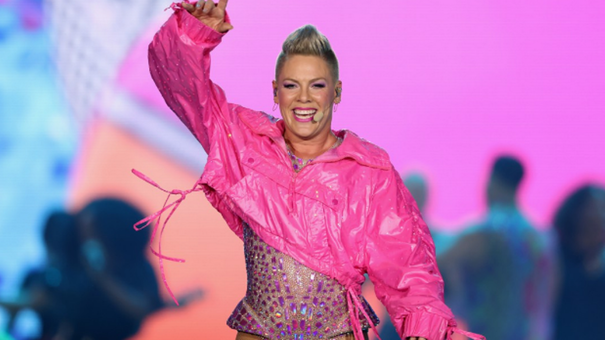 Fan goes into labour during singer Pink