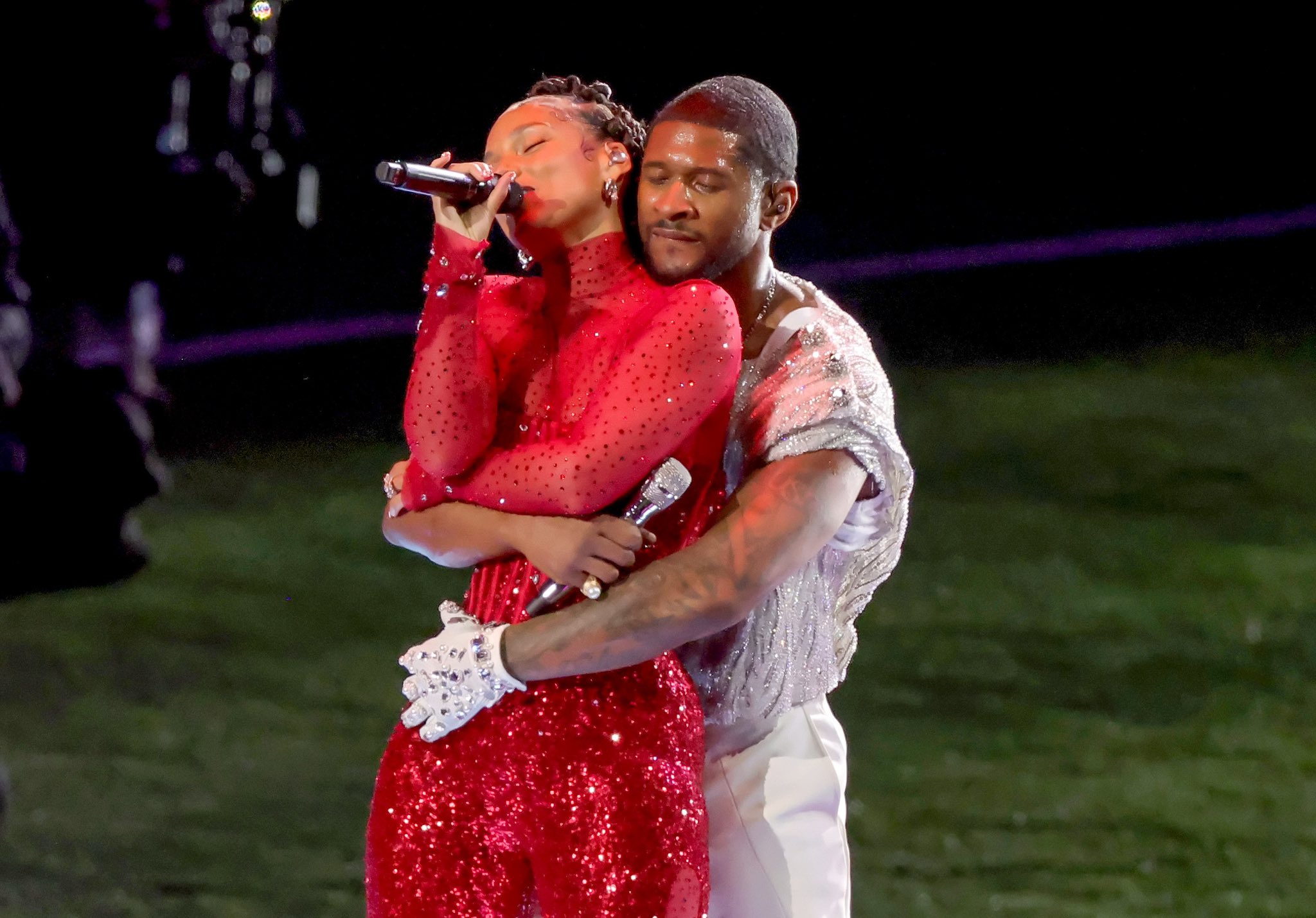 Swizz Beatz reacts to intimate performance between wife Alicia Keys and Usher at Superbowl