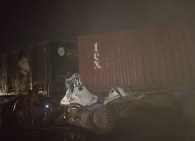 Three killed as container falls on car along Lagos-Ibadan expressway