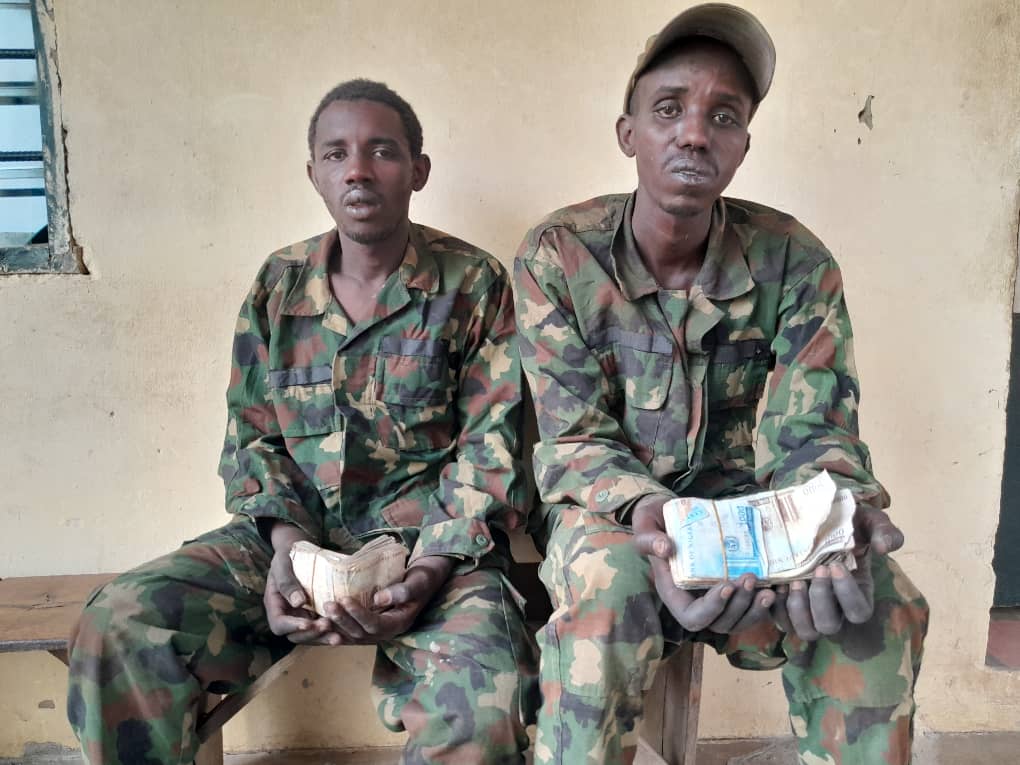 Nasarawa police arrest two armed robbery suspects in army uniform, recover N300,000 cash