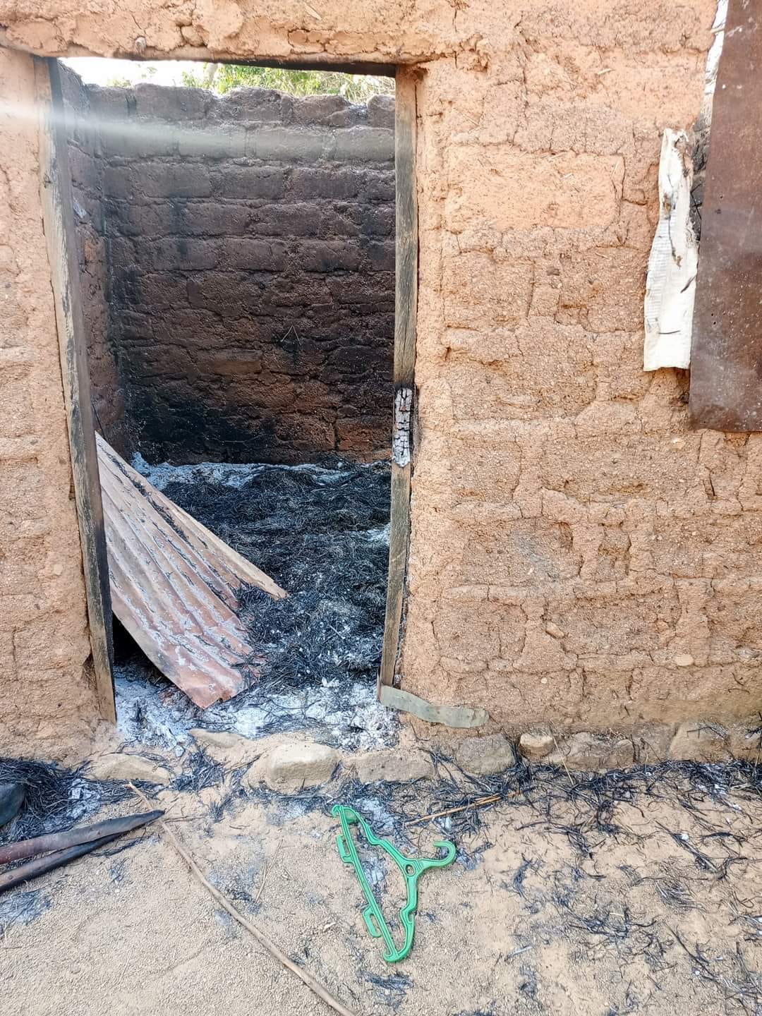 Gunmen kill four, raze houses in fresh plateau attack
