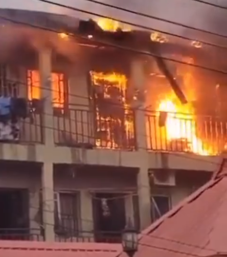 Fire guts building in Lagos (video)