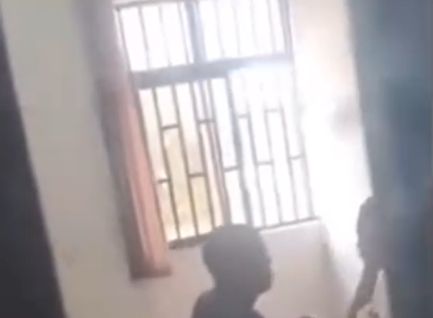 Alleged Uniport lecturer caught on camera s�xually harass!ng his student