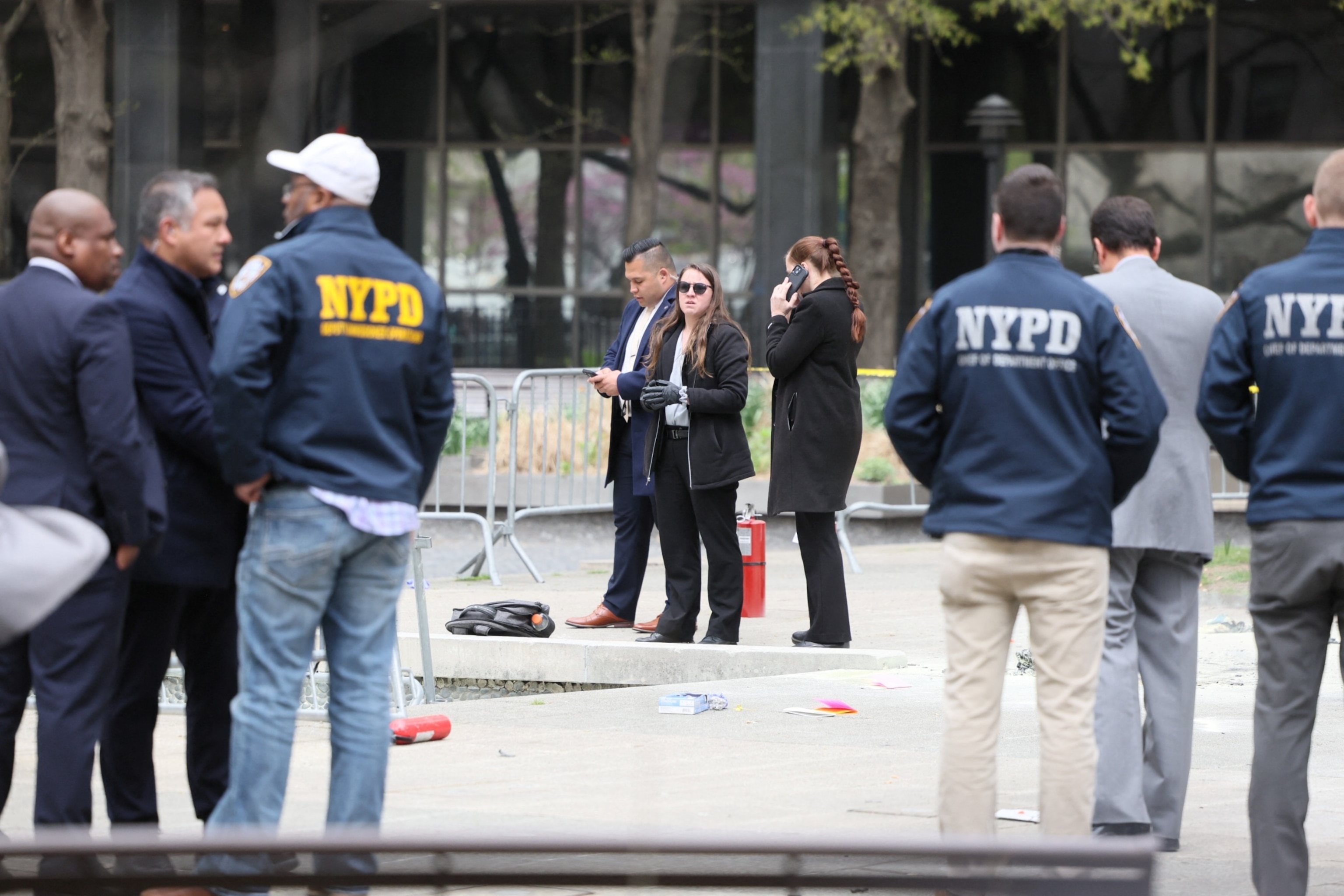Man sets himself on fire outside Donald Trump�trial��in�Manhattan (Photos)