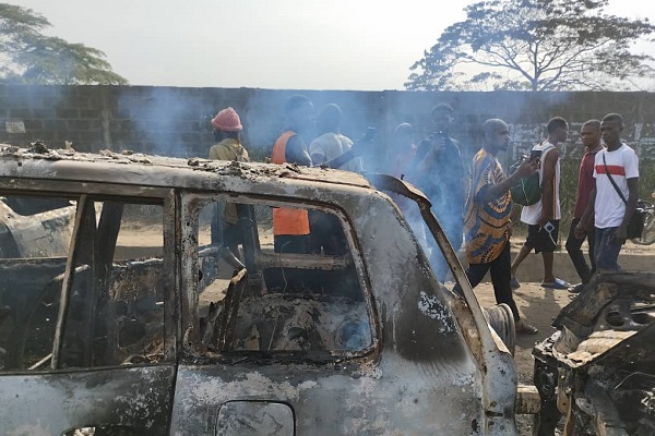 Several persons burnt to death as fuel tanker explodes on East-West road in Rivers state (photos)