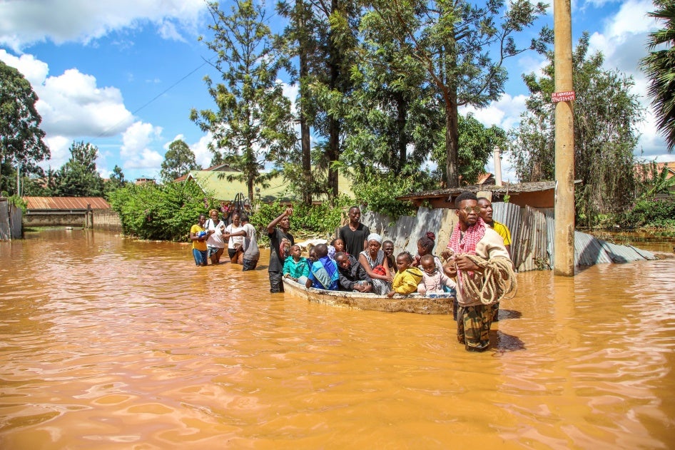 Kenya floods : Death toll surpasses 200 as cyclone approaches