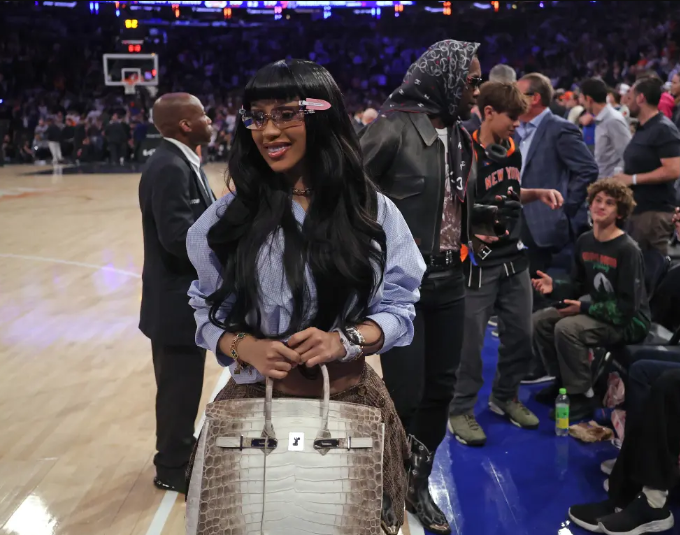 Cardi B attends Knicks game with Offset despite "split" (photos)