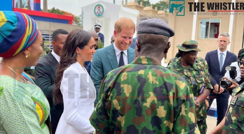 Prince Harry and Meghan Markle arrive at the Defence Headquarters (photos/videos)