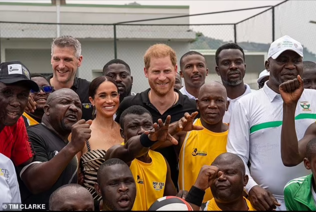 Prince Harry and Meghan Markle enjoy sitting volleyball match with wounded soldiers on day 2 of visit to Nigeria (photos/video)