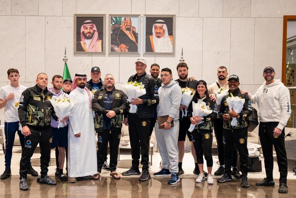 Tyson Fury lands in Saudi Arabia with huge entourage for Oleksandr Usyk undisputed heavyweight title fight (photos/video)
